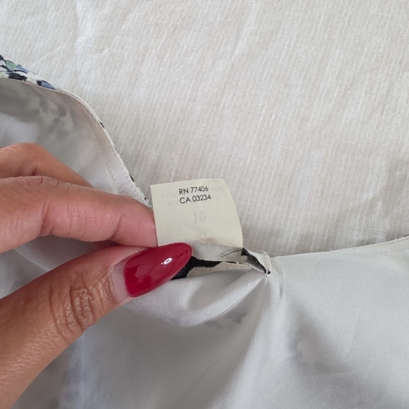 Club Monaco High-Low Easy Midi Wrap Dress in Abstract Polka Dot Print, Size 10 - Picture 14 of 16